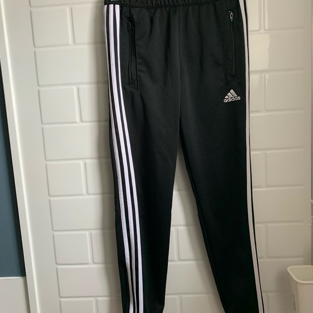 Addis’s pants